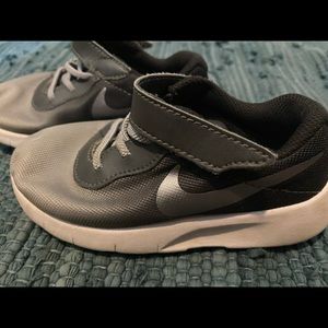 Gently used 6c Nike shoes
